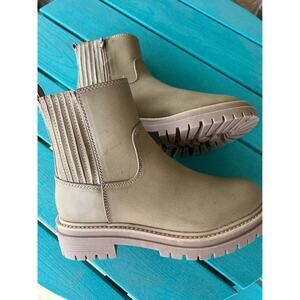 Time and Tru Women's Lug Chelsea Boots Size 7